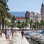 Beautiful Apartment In Split With Wifi