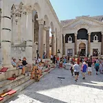 Beautiful Apartment In Split With Wifi